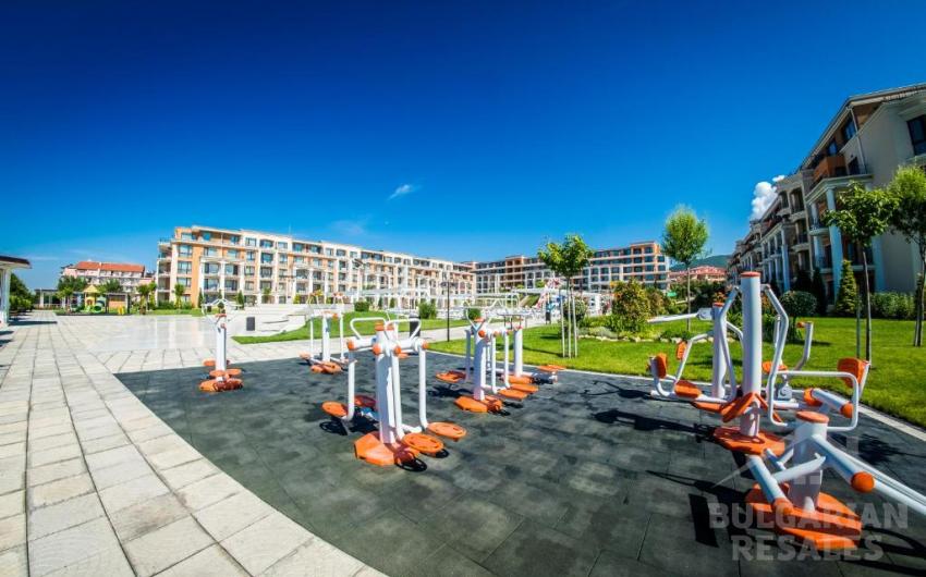 First line! One-bedroom apartment in the Premier Fort Beach complex - Photo 13