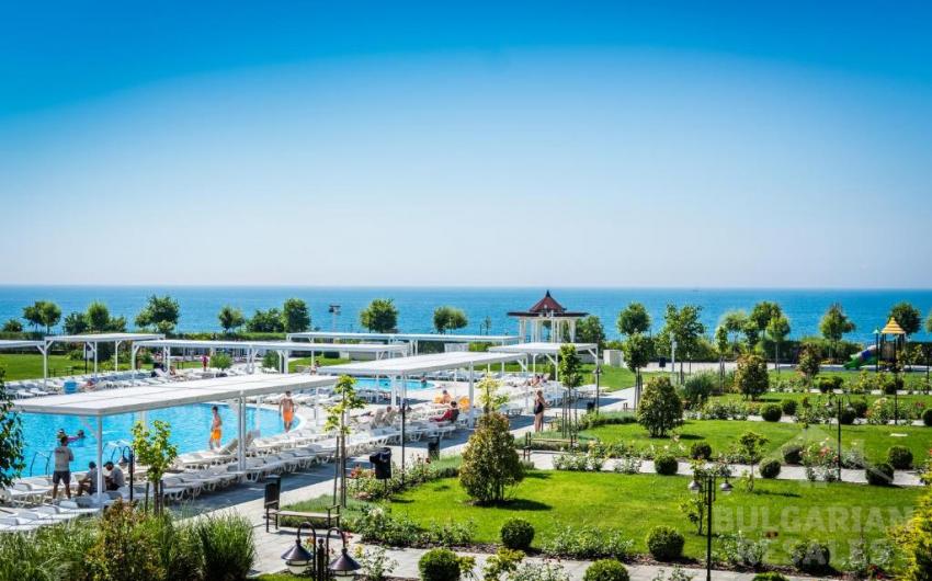 First line! One-bedroom apartment in the Premier Fort Beach complex - Photo 14