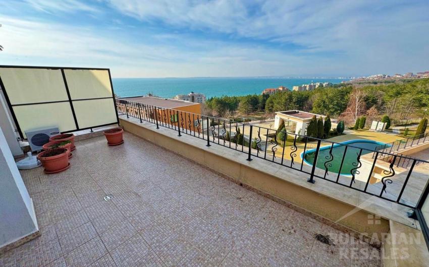 Beautiful with large panoramic terrace! - Photo 1