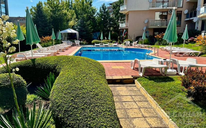 Вид на море и бассейн, 2 спальни, готовая к проживанию квартира - Фото 19