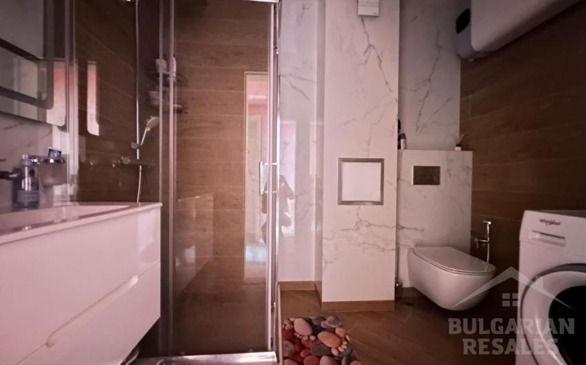 Вид на море и бассейн, 2 спальни, готовая к проживанию квартира - Фото 16