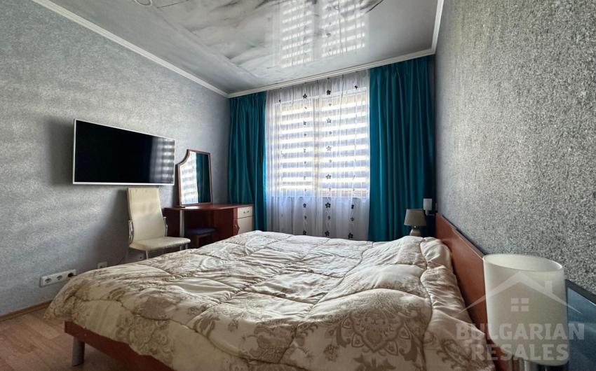 Вид на море и бассейн, 2 спальни, готовая к проживанию квартира - Фото 2