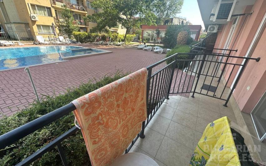 Niedroga kawalerka z widokiem na basen w Słonecznym Brzegu - Фото3