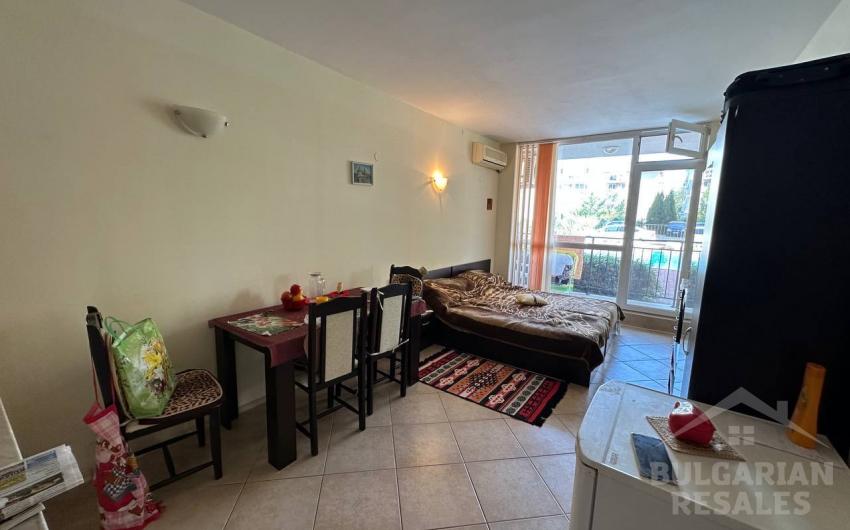 Niedroga kawalerka z widokiem na basen w Słonecznym Brzegu - Фото5