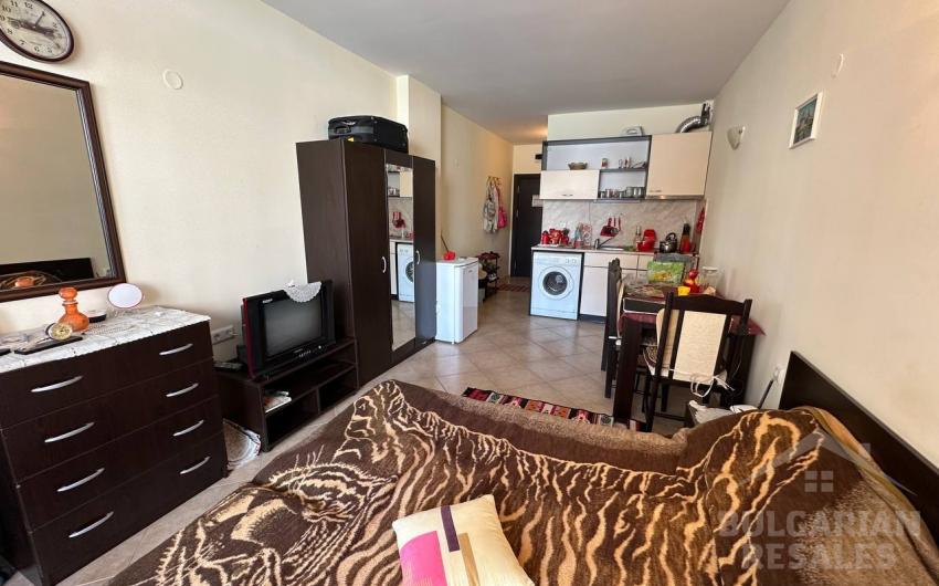 Niedroga kawalerka z widokiem na basen w Słonecznym Brzegu - Фото6