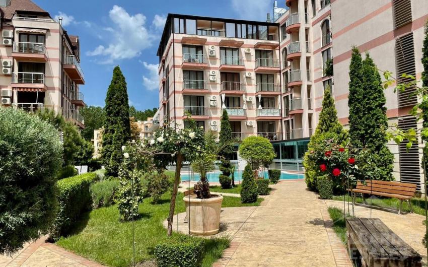 Двухэтажный апартамент, 3 комнаты, вид на бассейн, комплекс 