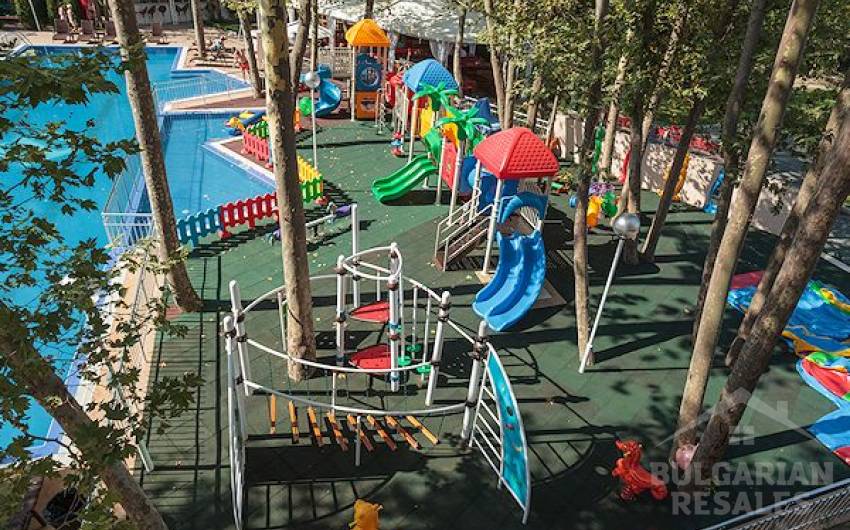 Модерен интериор и изглед към басейна — апартамент в „Tarsis 2“ ID: 5769 - Снимка 19