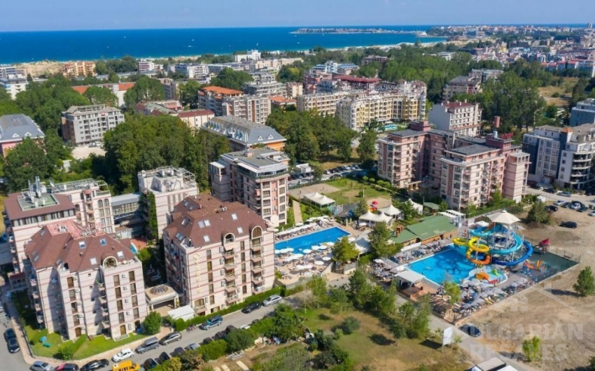 Модерен интериор и изглед към басейна — апартамент в „Tarsis 2“ ID: 5769 - Снимка 21