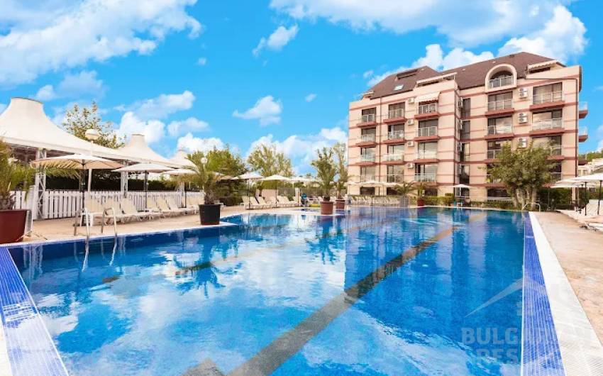 Модерен интериор и изглед към басейна — апартамент в „Tarsis 2“ ID: 5769 - Снимка 18