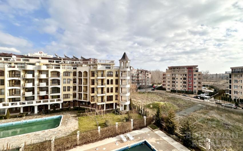 Modern studio overlooking the pool, complex “U-Dacha” - Photo 13