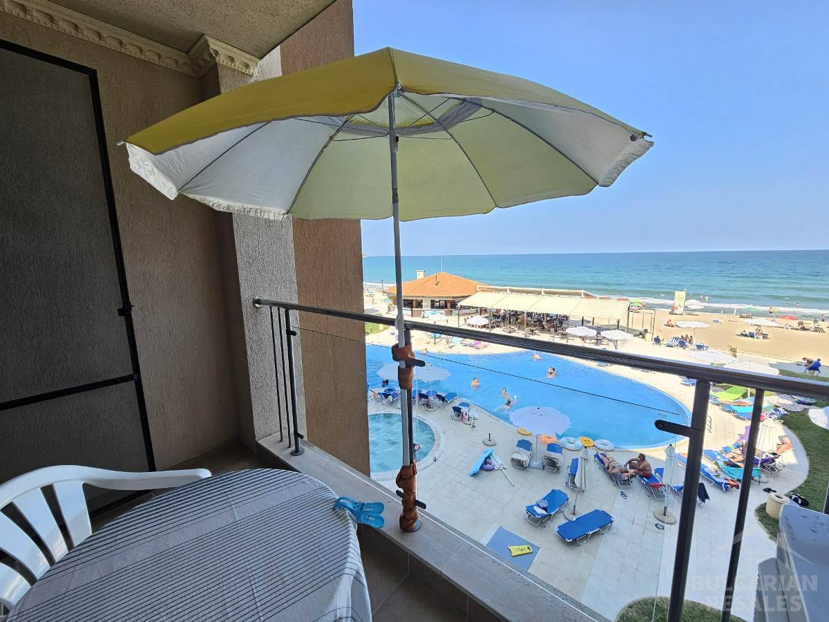 Sea view, beachfront, 3 bedrooms, “Obzor Beach Resort” complex ID: 6311 - Photo 2