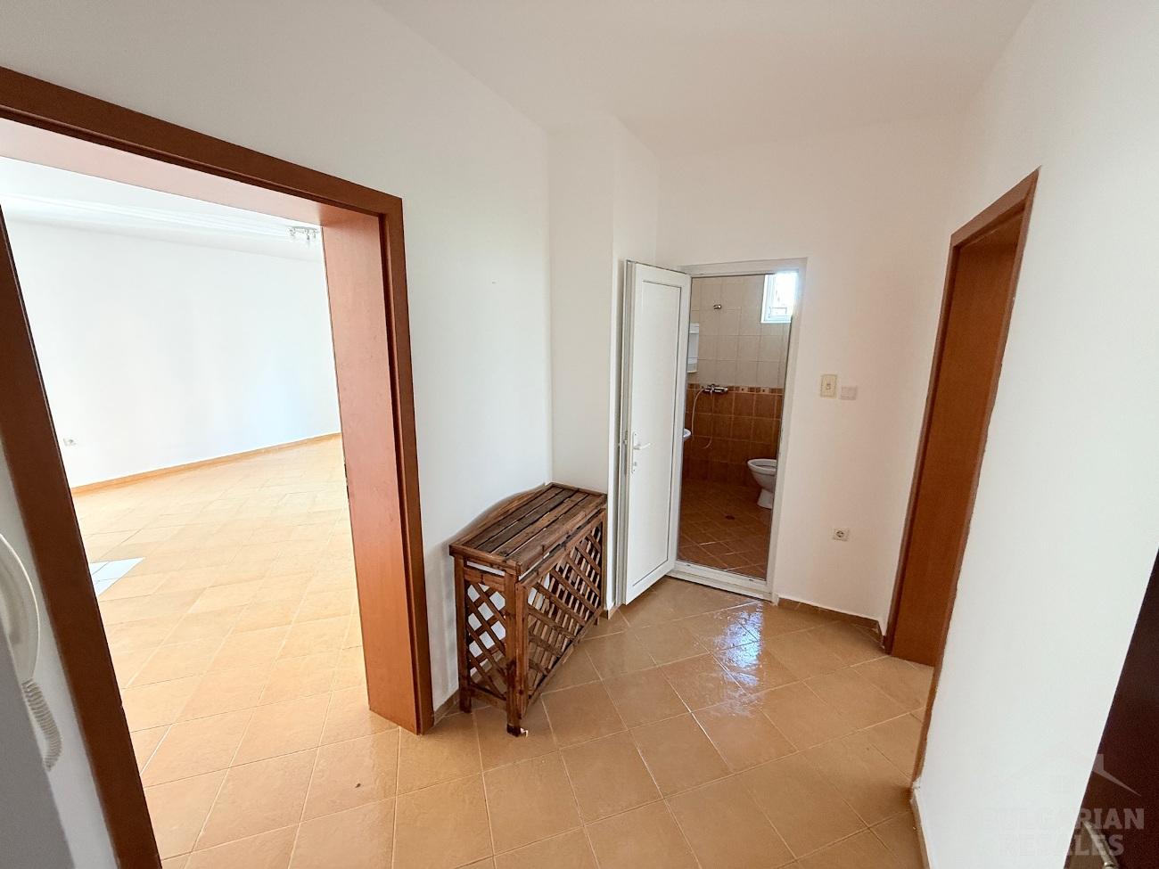 Byt s obrovskou terasou v pokojnej štvrti Slnečného pobrežia ID: 5155 - Фото8