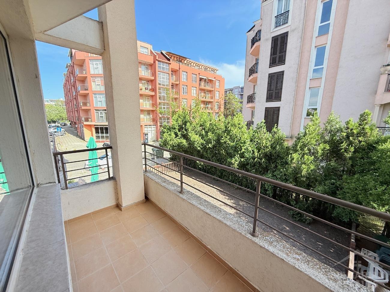 Byt s obrovskou terasou v pokojnej štvrti Slnečného pobrežia ID: 5155 - Фото13