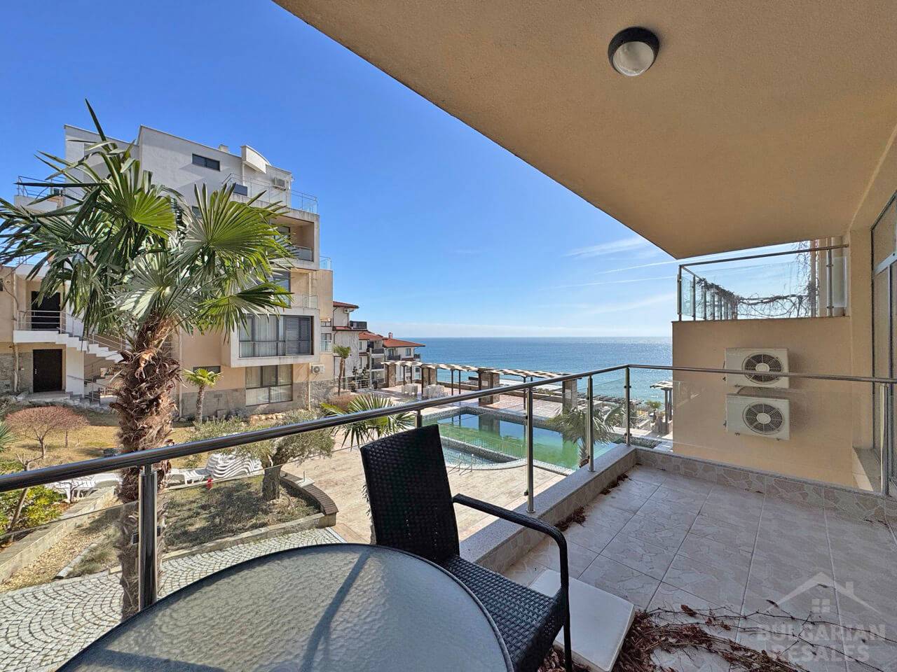 Первая линия, вид на море, современная мебель, комплекс 