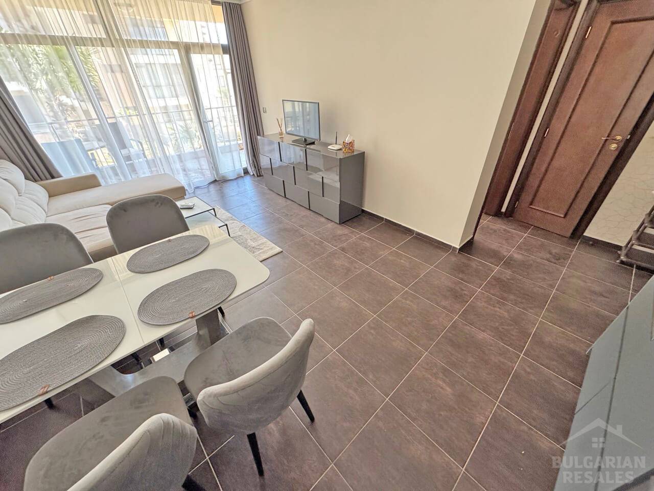 Первая линия, вид на море, современная мебель, комплекс 