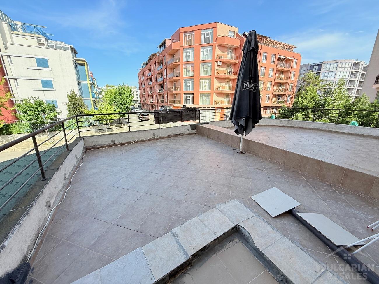 Byt s obrovskou terasou v pokojnej štvrti Slnečného pobrežia ID: 5155 - Фото5