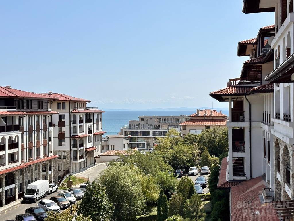 Вид на море и бассейн, новая кухня, 2 спальни, комплекс 