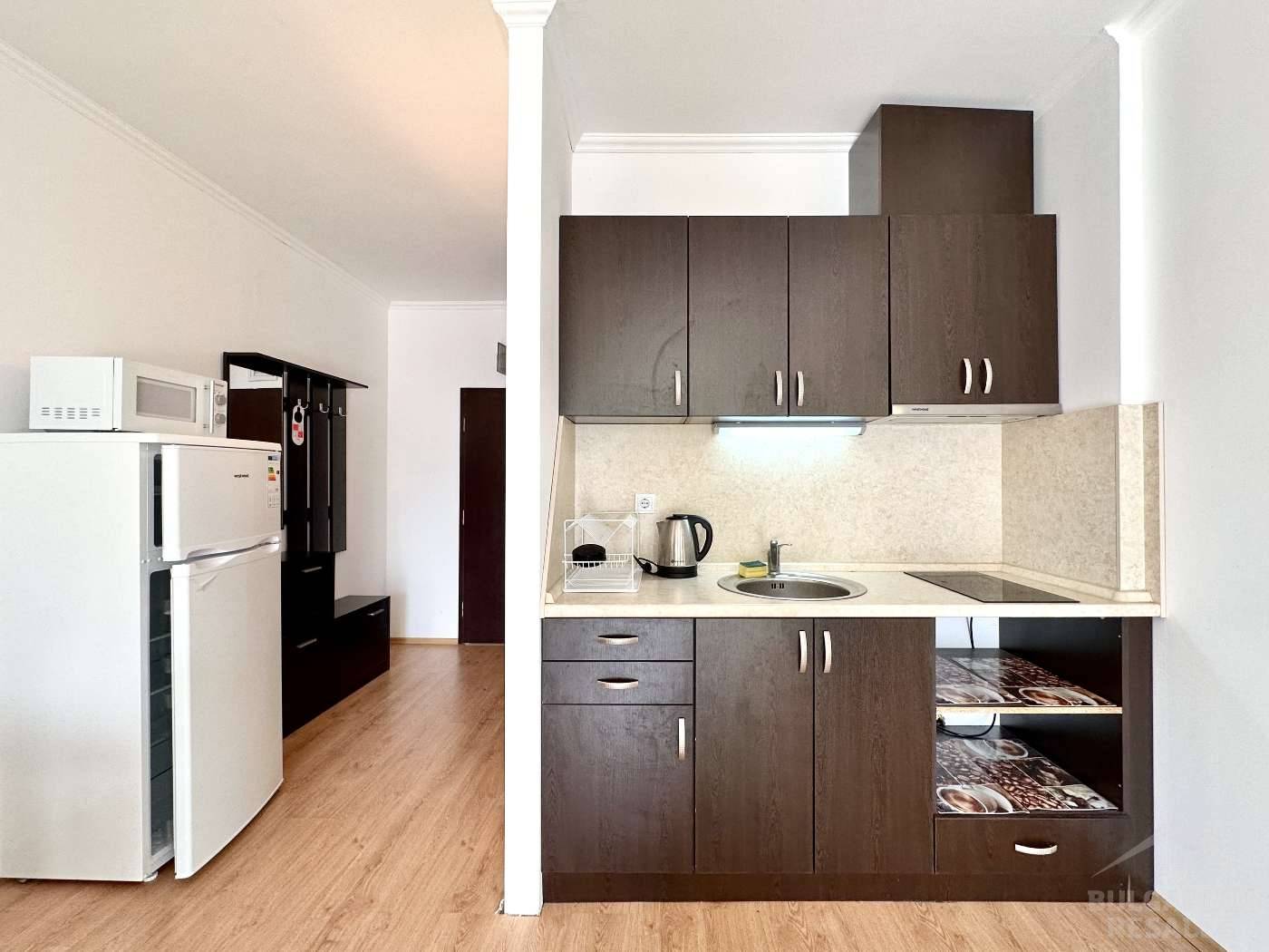 Гледка към морето и басейна, светли стаи, среден етаж, комплекс „Вавилон“ ID: 6017 - Снимка 4