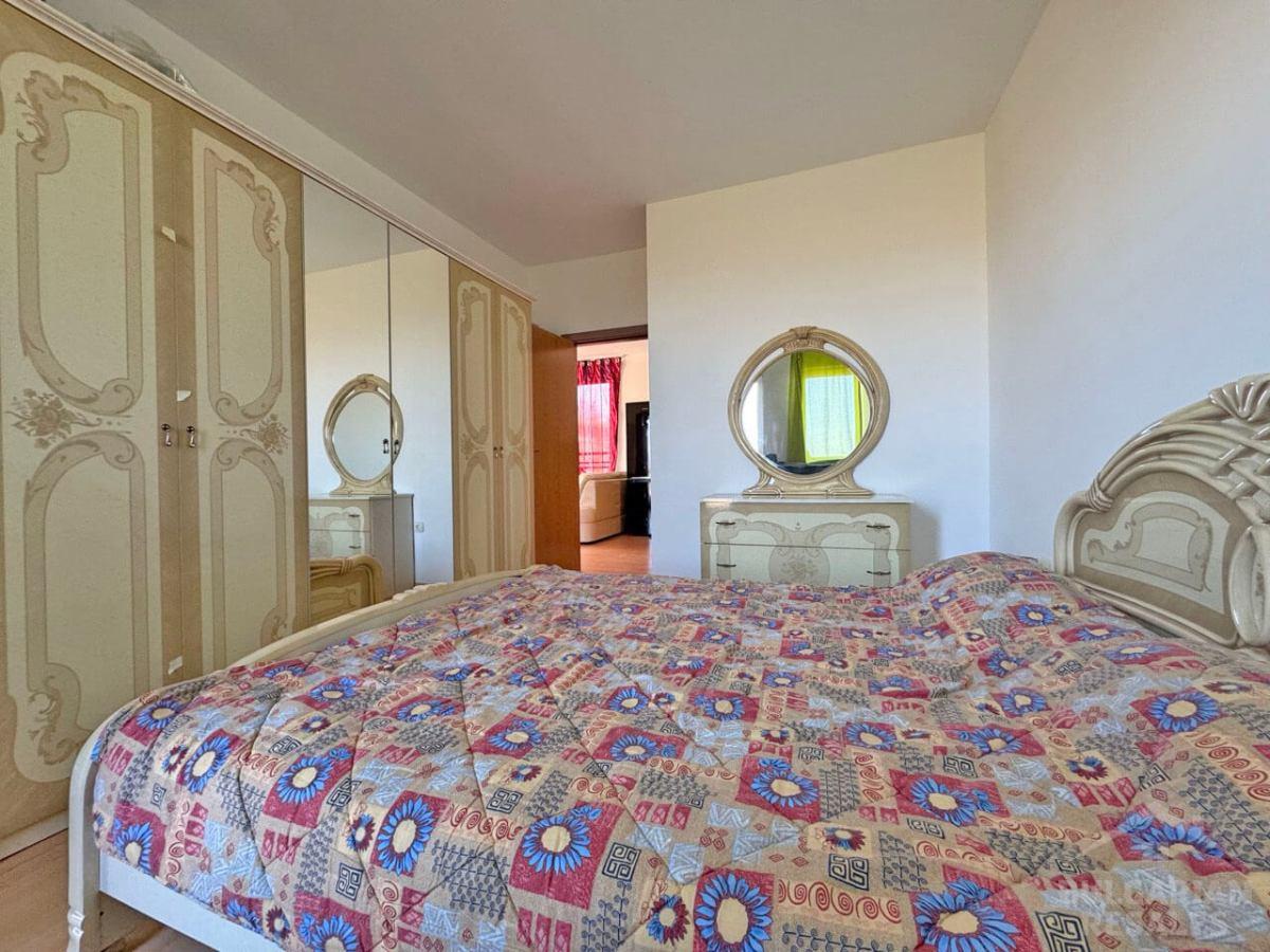 Дешево! Три комнаты и две террасы - квартира в 