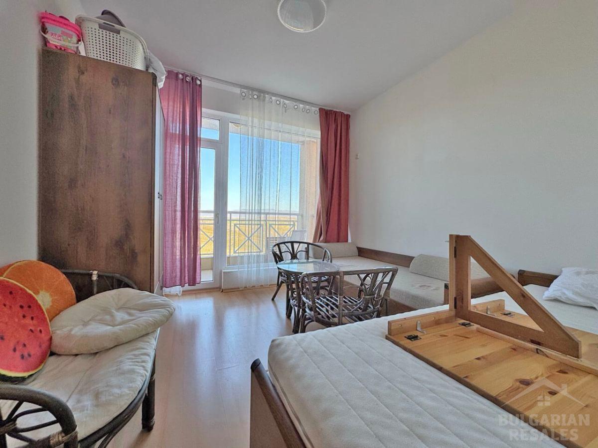 Дешево! Три комнаты и две террасы - квартира в 