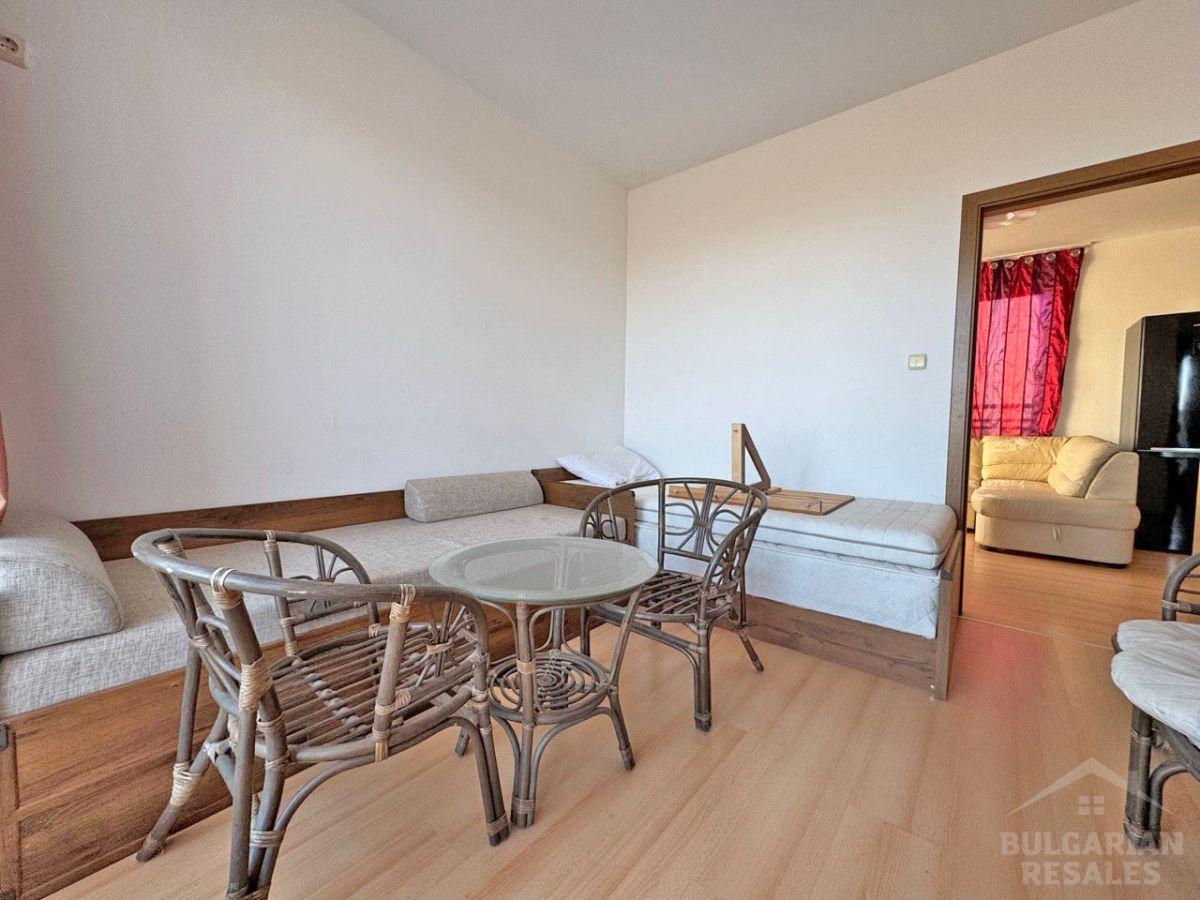 Дешево! Три комнаты и две террасы - квартира в 