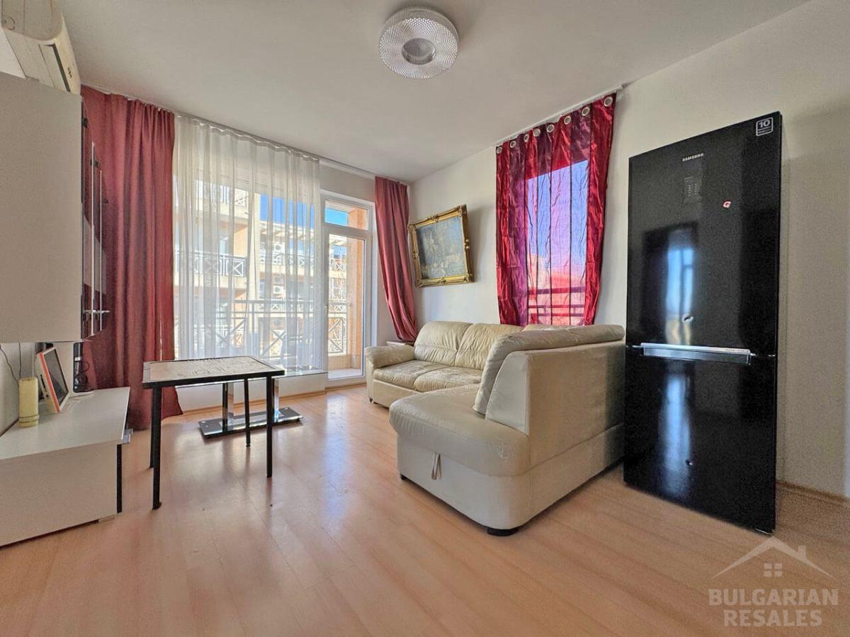 Дешево! Три комнаты и две террасы - квартира в 