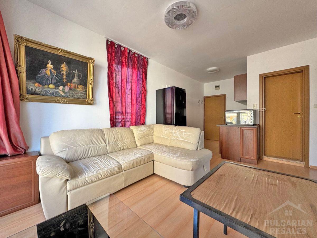 Дешево! Три комнаты и две террасы - квартира в 