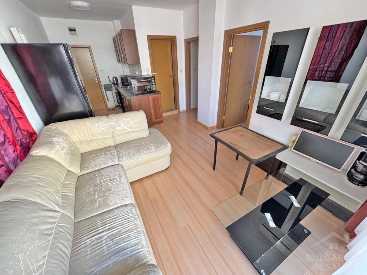 Дешево! Три комнаты и две террасы - квартира в 