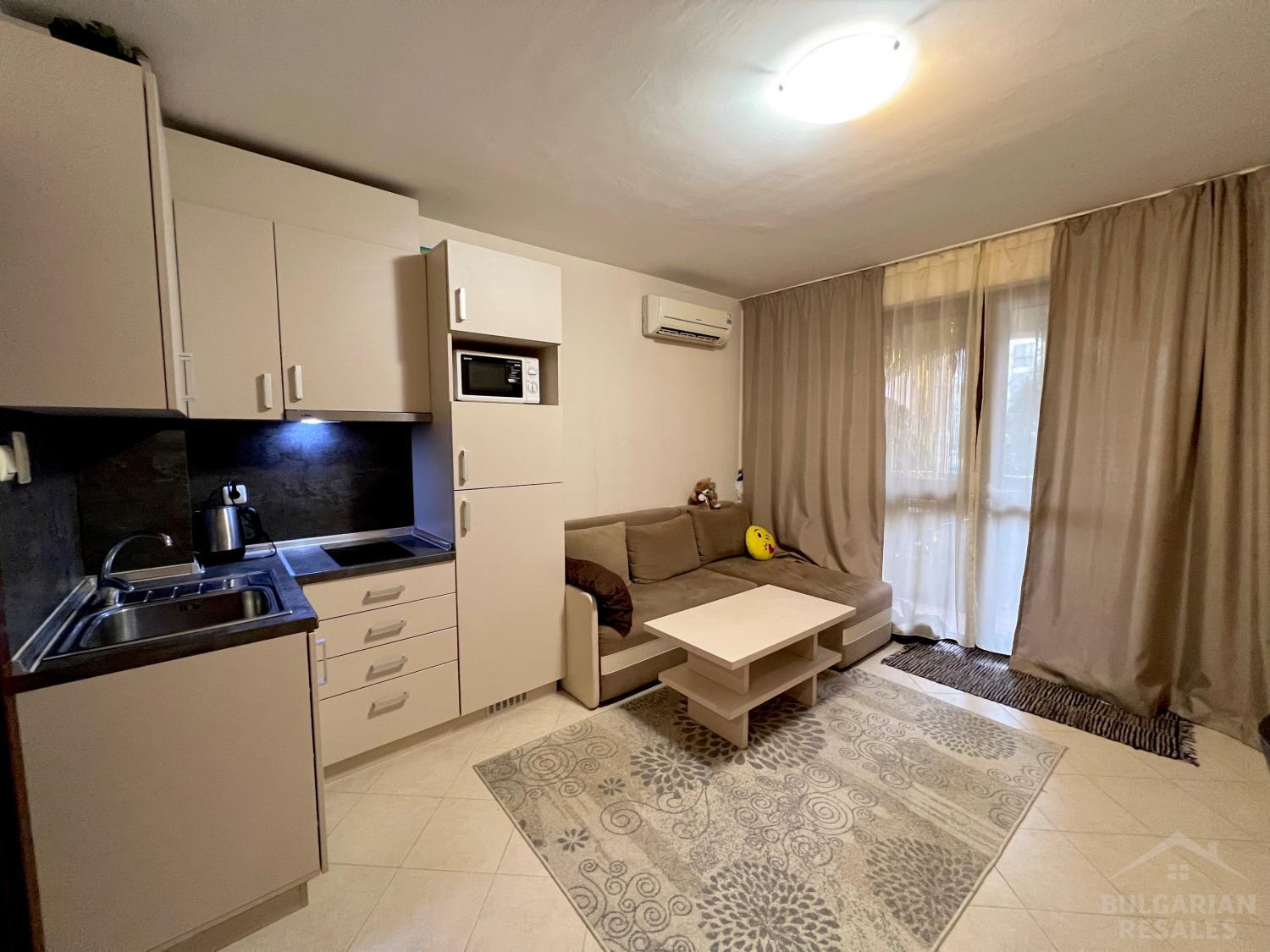 Ładne studio z dostępem do basenu w kompleksie 