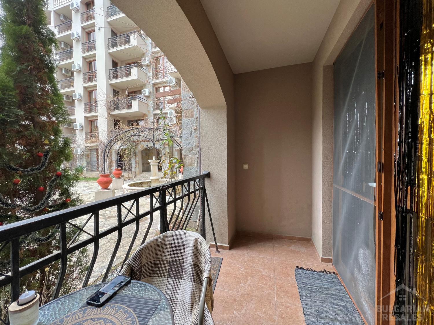 Ładne studio z dostępem do basenu w kompleksie 