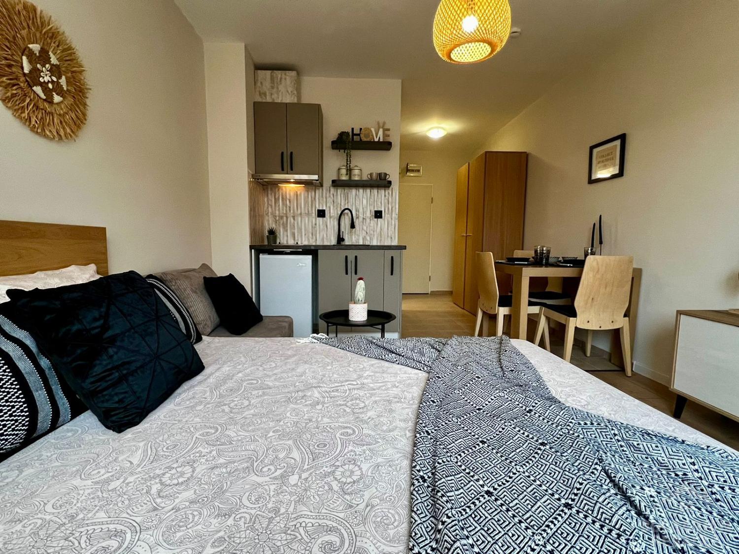 Prvý riadok! Štúdio s dobrým nábytkom, výhľad na bazén. ID: 4157 - Фото11