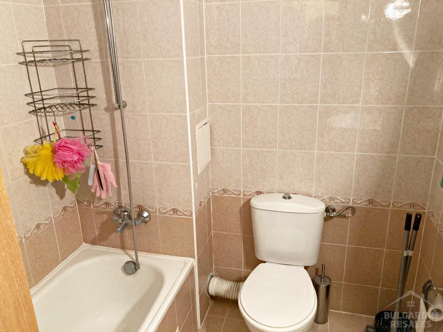 Flat on the first line by the sea! Good investment! ID: 3766 - Photo 9