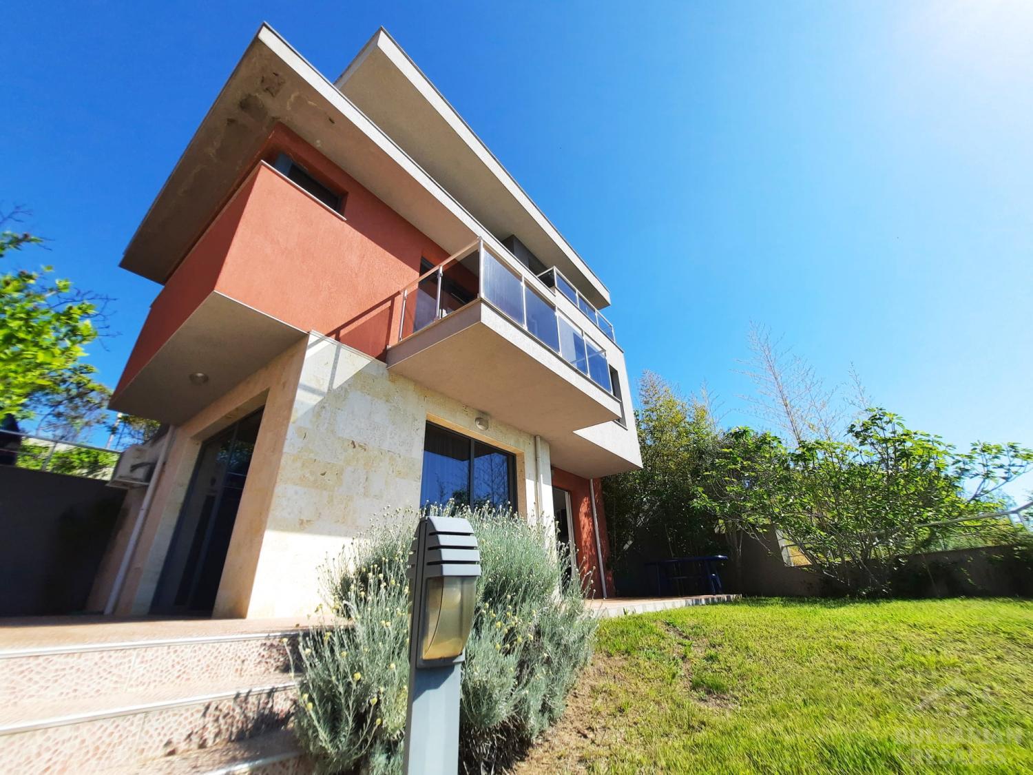 Luxury home with a pool and beach access ID: 1892 - Photo 3
