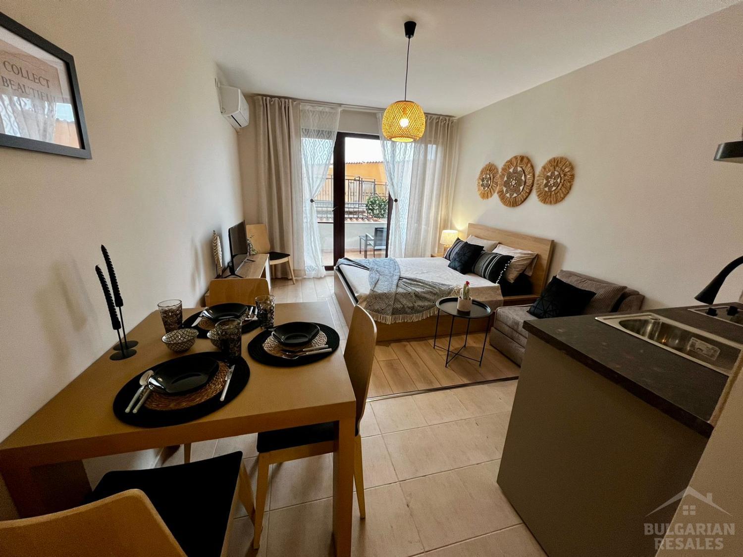 Prvý riadok! Štúdio s dobrým nábytkom, výhľad na bazén. ID: 4157 - Фото2