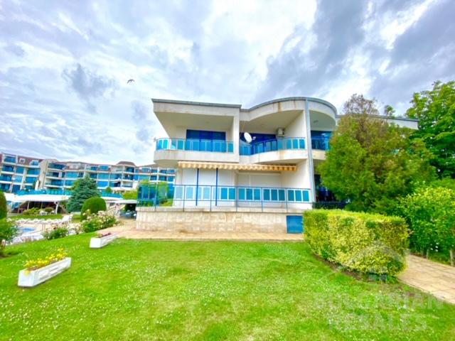 Villa for a large family by the sea in Sveti Vlas ID: 5069 - Photo 2