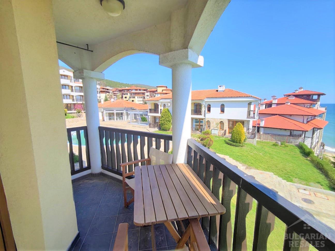 4 rooms with frontal sea view  ID: 1815 - Photo 8