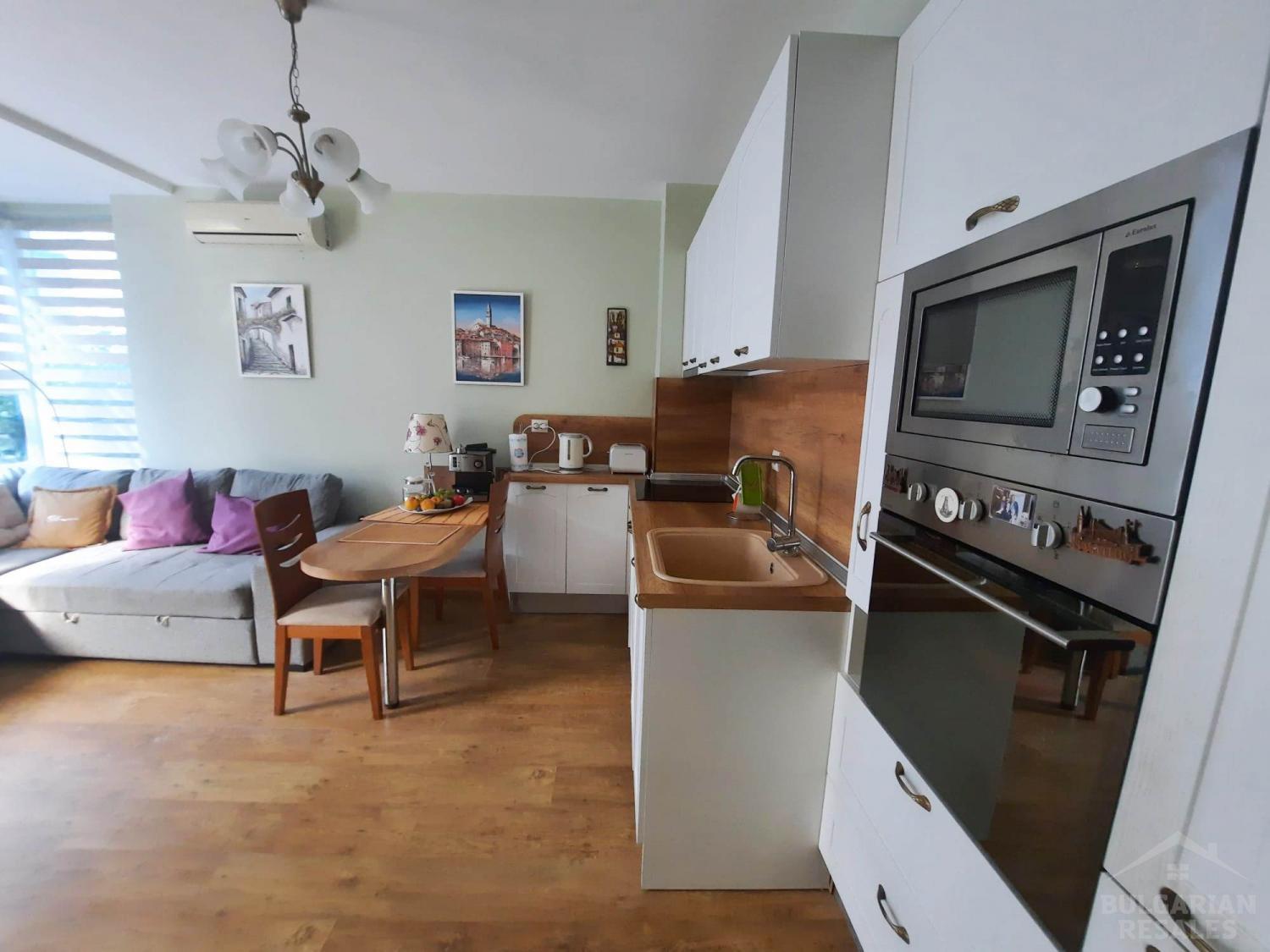 Тристаен апартамент на 1 линия на брега на морето в Поморие ID: 2153 - Снимка 7