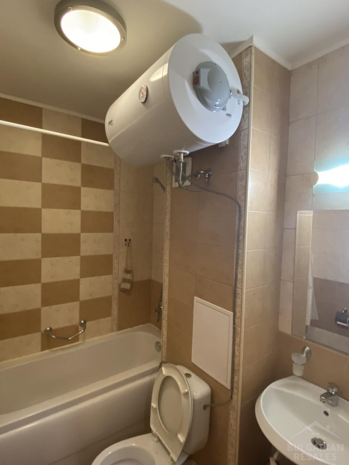 Три стаи с изглед към басейна и територията в Royal Sun ID: 2920 - Снимка 13