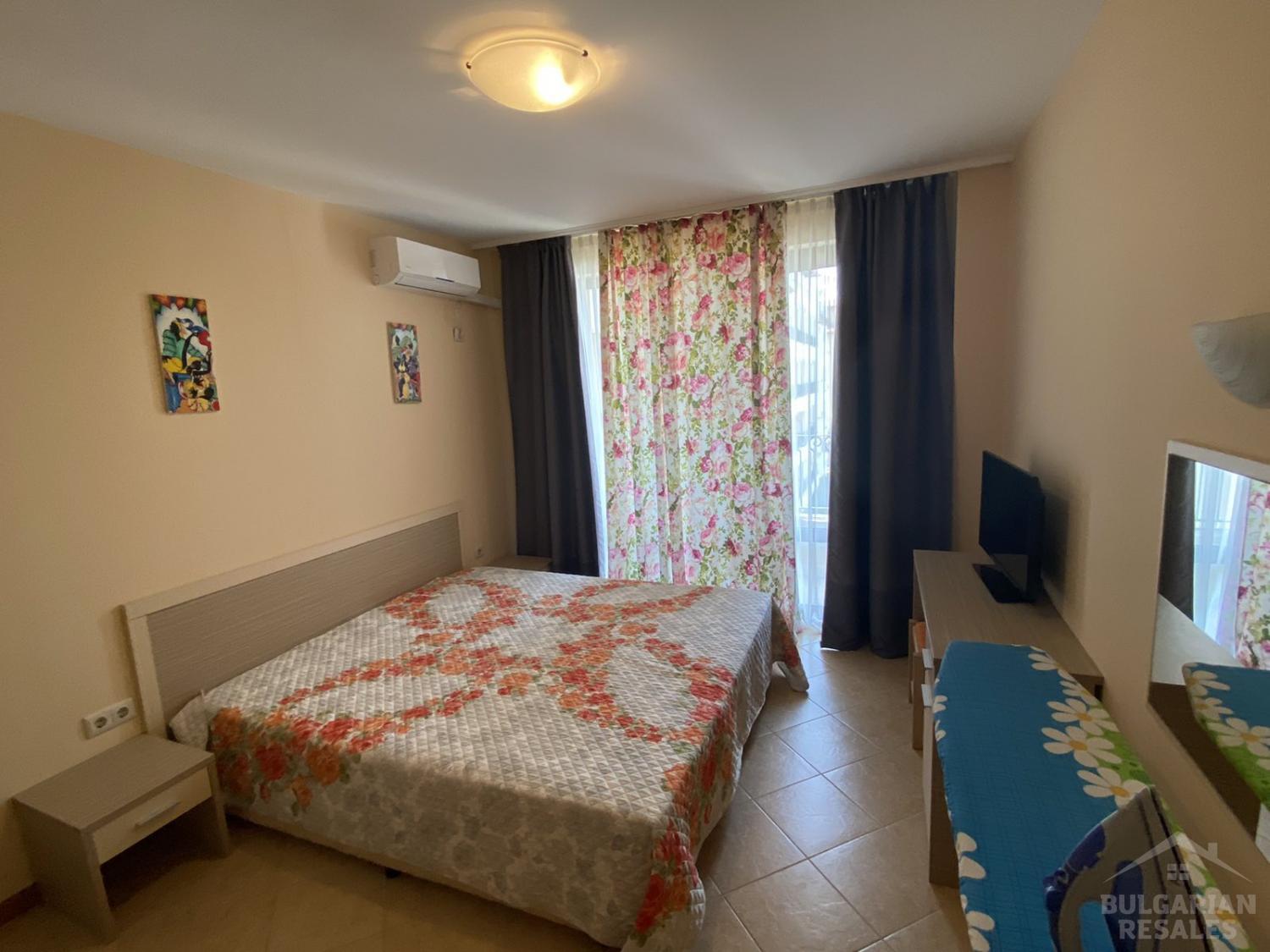 Три стаи с изглед към басейна и територията в Royal Sun ID: 2920 - Снимка 12