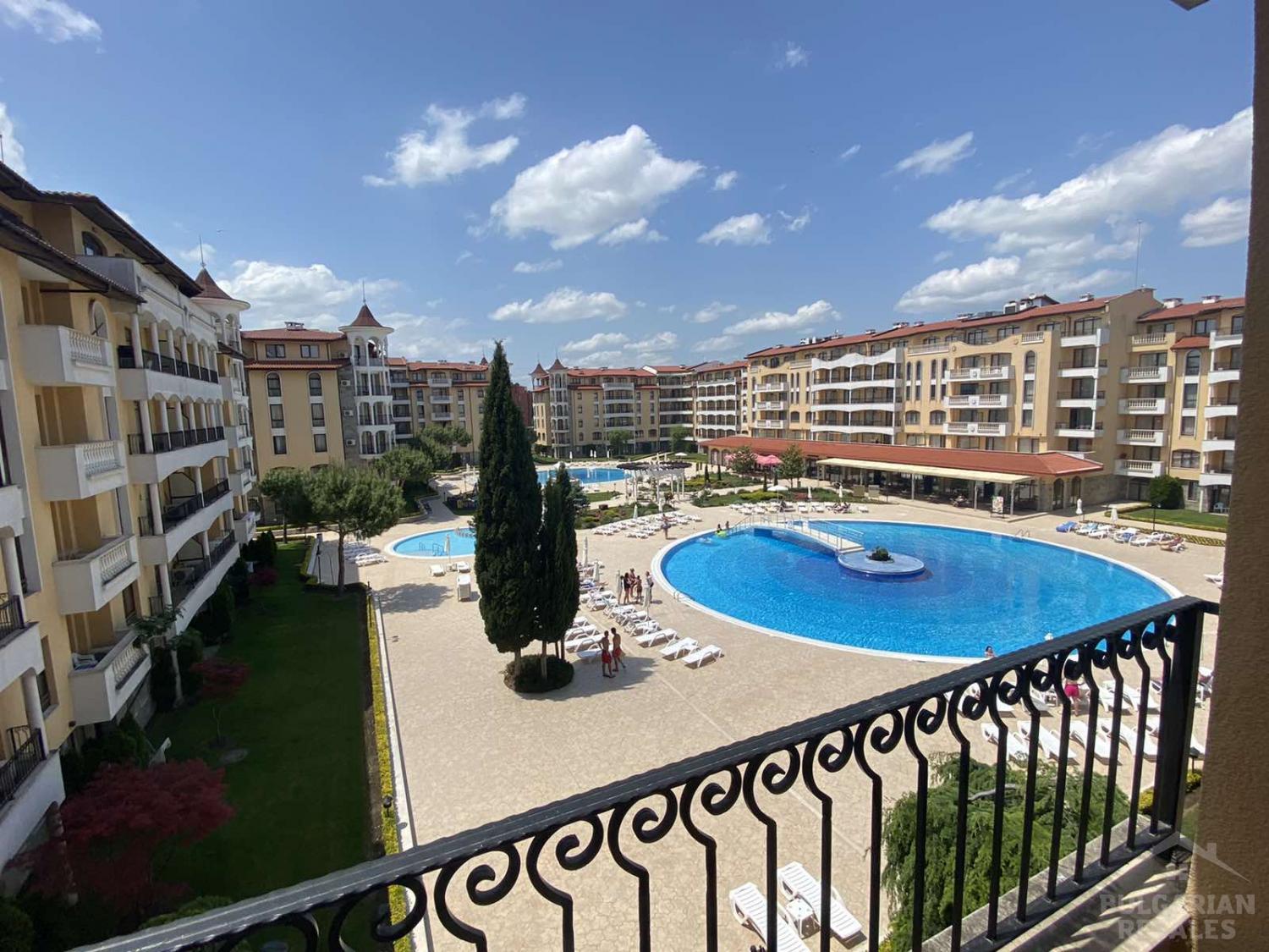 Три стаи с изглед към басейна и територията в Royal Sun ID: 2920 - Снимка 4