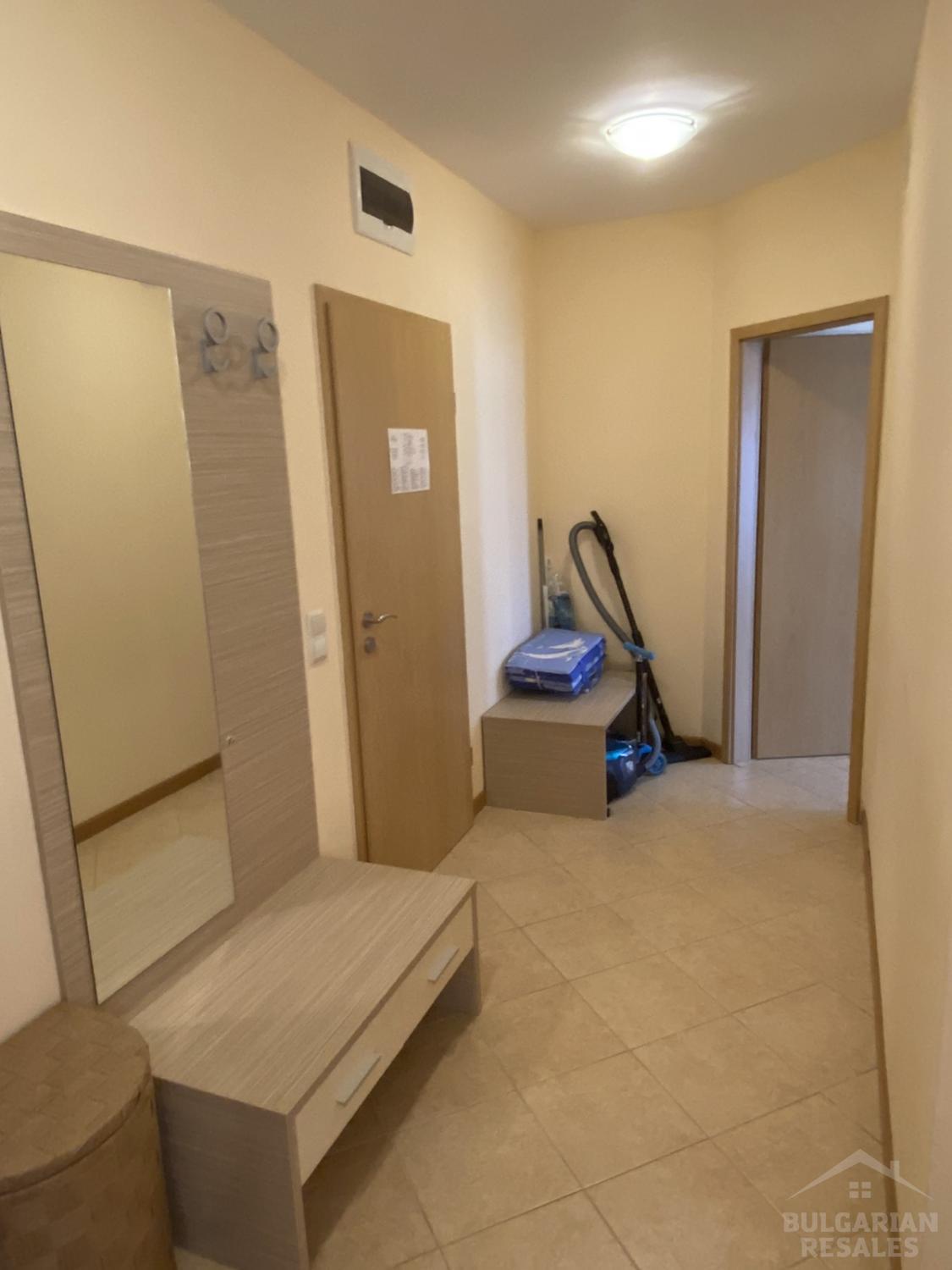 Три стаи с изглед към басейна и територията в Royal Sun ID: 2920 - Снимка 7