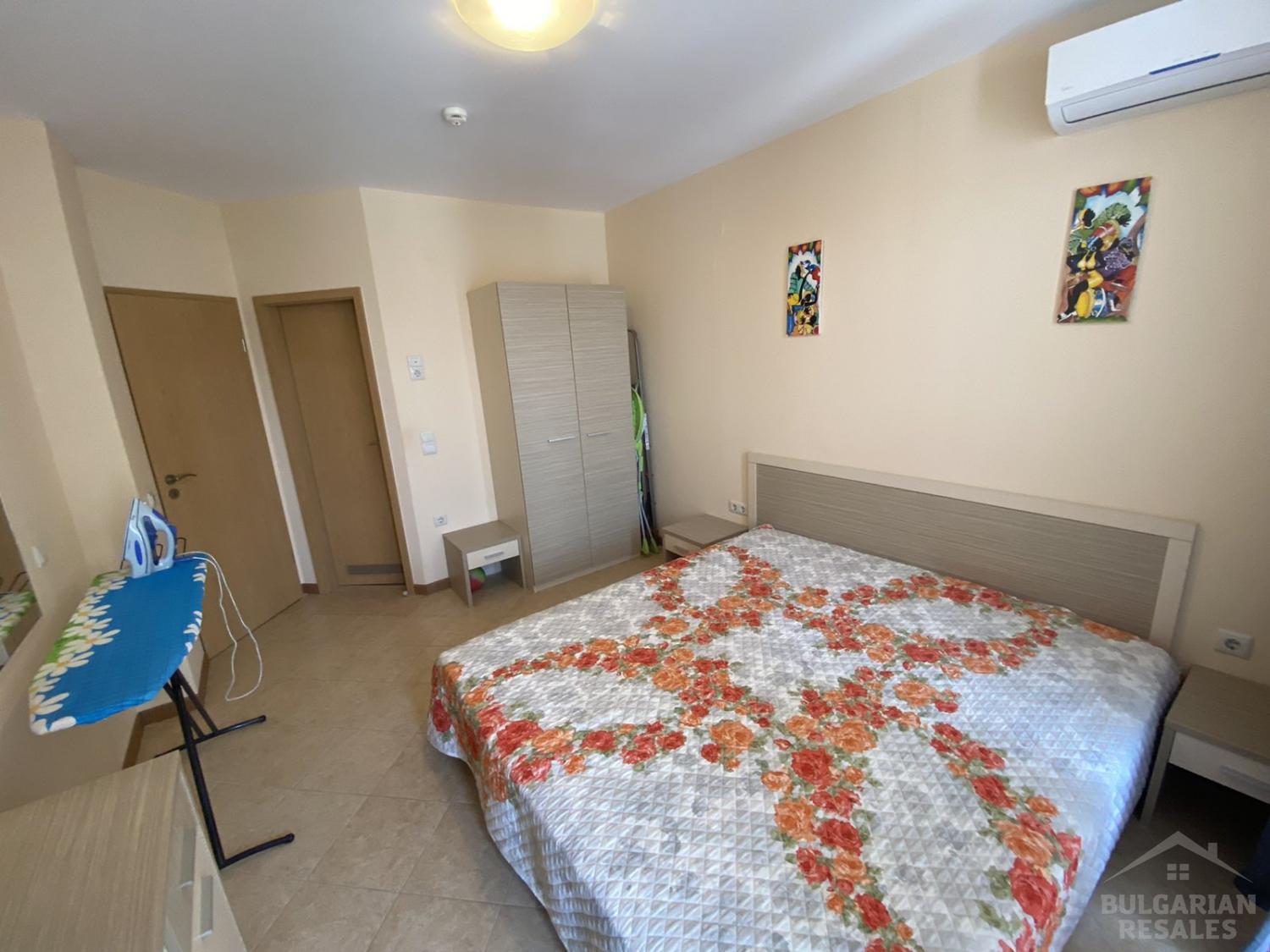 Три стаи с изглед към басейна и територията в Royal Sun ID: 2920 - Снимка 11