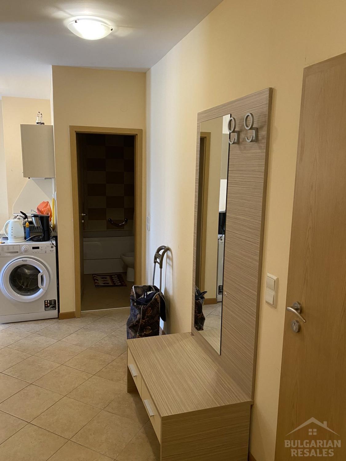 Три стаи с изглед към басейна и територията в Royal Sun ID: 2920 - Снимка 14