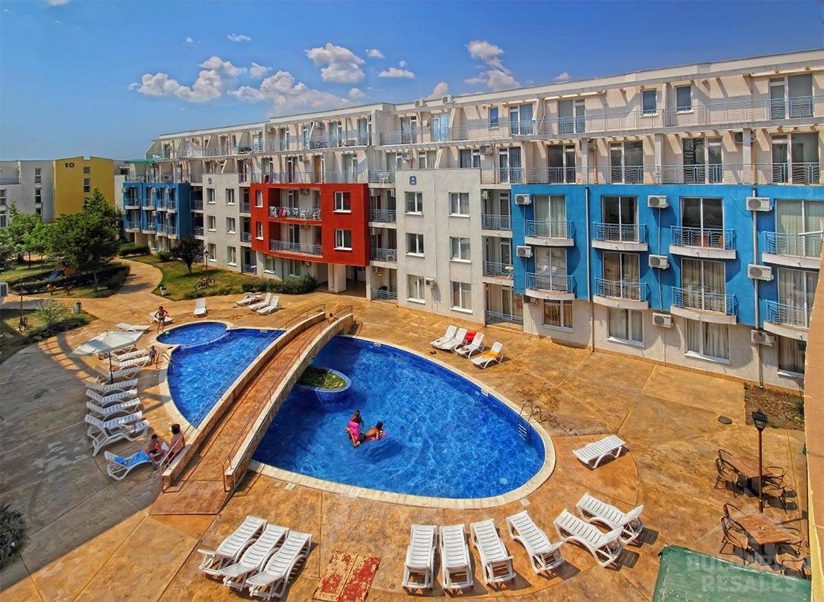 Трехкомнатная квартира с ремонтом, курорт Солнечный берег, комплекс 