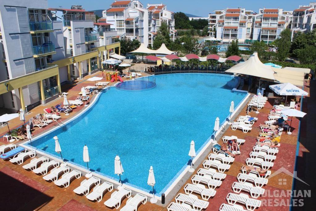 Studio in a large complex with low maintenance fee ID: 5108 - Photo 1