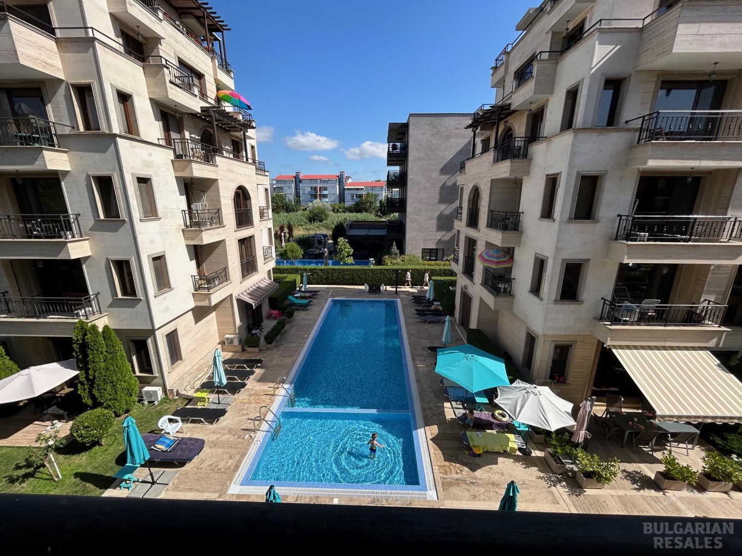 Хубаво студио с пълно обзавеждане и изглед към басейна ID: 4946 - Снимка 1