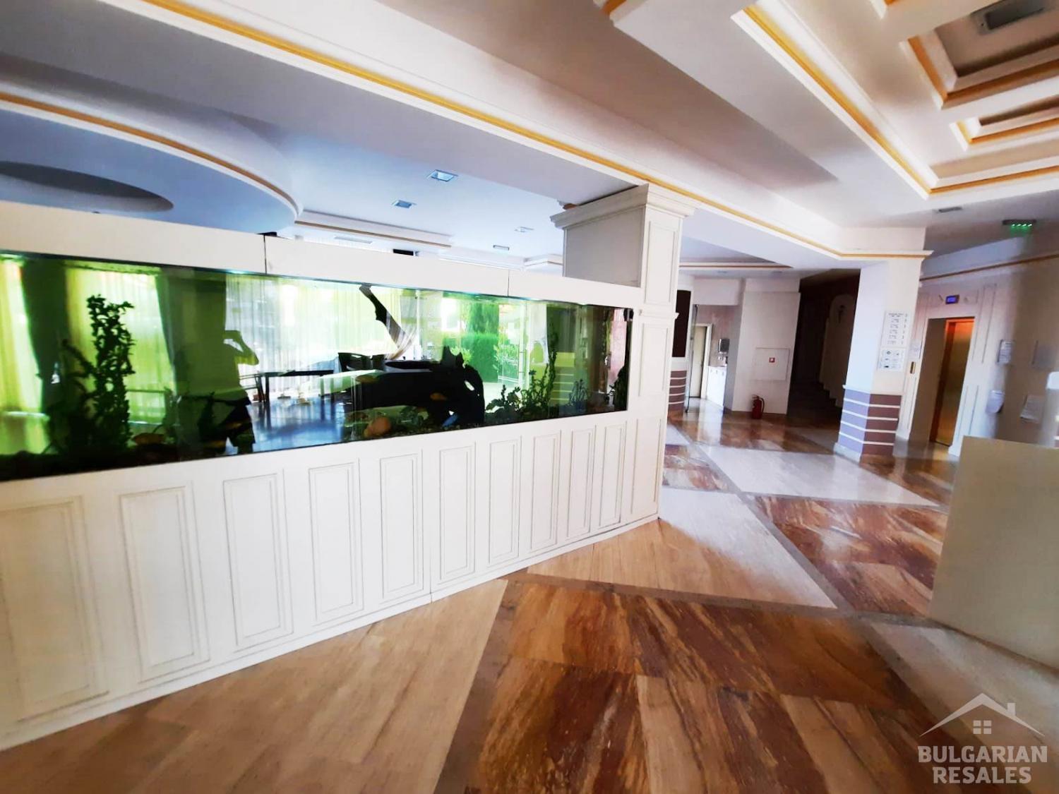 Bright flat with a huge terrace in the complex 