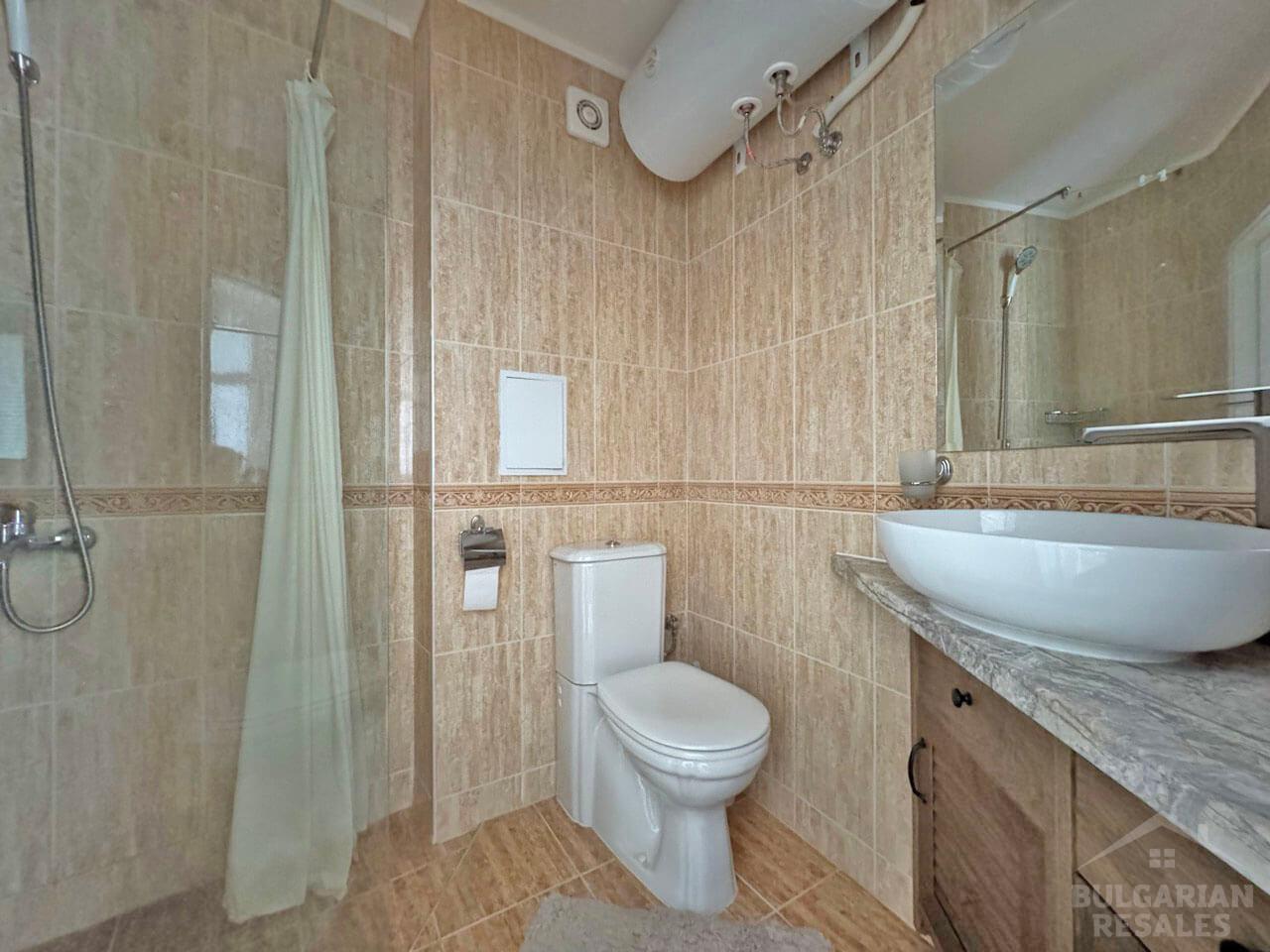 Bright flat with a huge terrace in the complex 