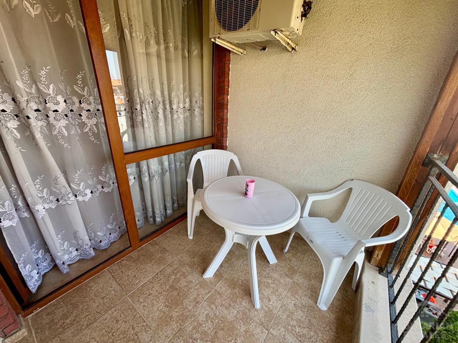 Apartment overlooking the pool in a good area of Ravda ID: 5379 - Photo 3