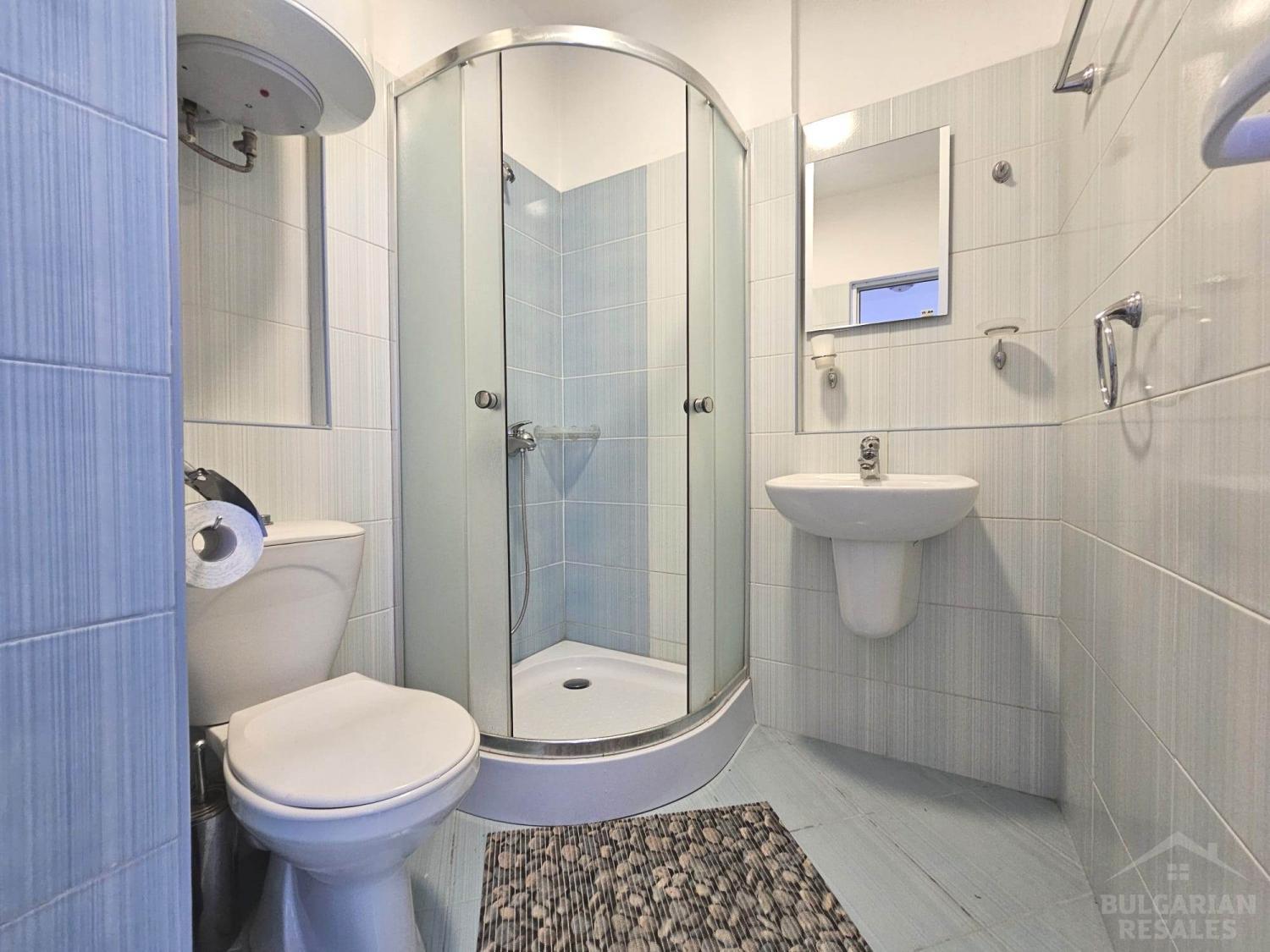 Mieszkanie dwupokojowe z panoramicznym widokiem na morze na pierwszej linii w Pomorie ID: 3468 - Фото19